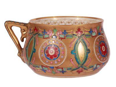 A GILT AND ENAMEL-PAINTED KUZNETSOV PORCELAIN TEA CUP, 19 C. Kuznetsov Porcelain Factory 