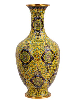 A QING DYNASTY FLORAL VASE IN IMPERIAL YELLOW AND BUDDHIST FLORAL PATTERN, CA 1890S CHINA. Late 