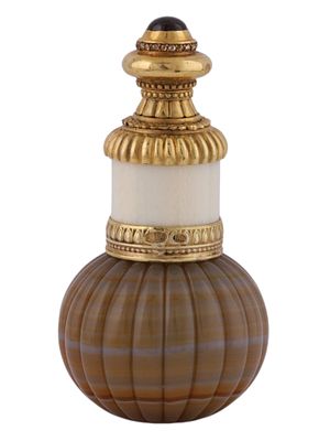 A CARVED AGATE PERFUME BOTTLE WITH A GEMSTONE. Gilt-silver mounted. 
Please make all inquiries 