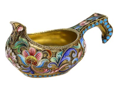 A RUSSIAN GILT-SILVER AND CLOISONNE ENAMEL KOVSH, C. 1900. A finely crafted Russian gilt-silver 