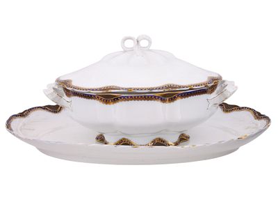 A RUSSIAN KUSNETSOV PORCELAIN FISH DISH AND SOUP TUREEN, C. 1900. A finely crafted porcelain 