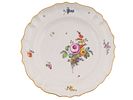 A GROUP OF THREE RUSSIAN PORCELAIN PLATES, MOSCOW, MID 19TH CENTURY. Each of circular scalloped Изображение - 4