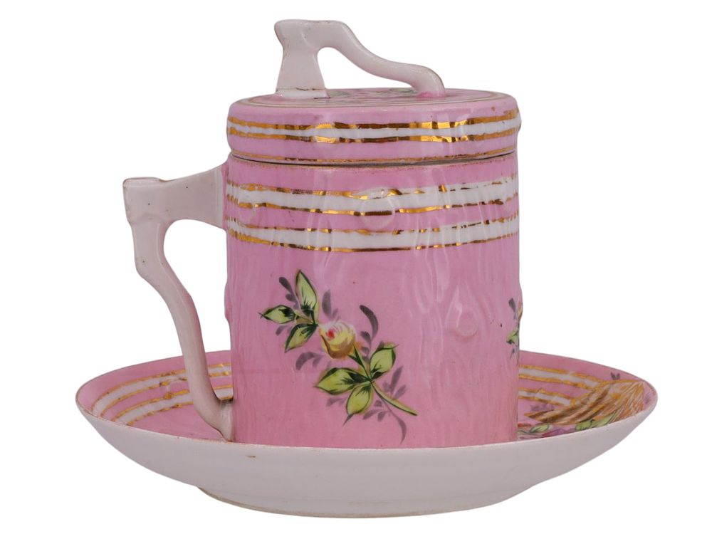 A RUSSIAN KUZNETSOV PORCELAIN LIDDED TEACUP AND SAUCER, 19TH CEN. Porcelain lidded teacup and 