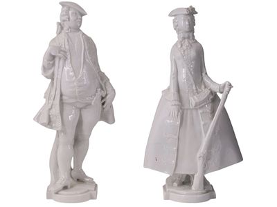 A PAIR OF MEISSEN WHITE PORCELAIN FIGURES OF AN 18TH CENTURY GENTLEMAN AND LADY, MODELED BY 