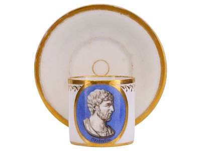 A FRENCH PORCELAIN CUP AND SAUCER WITH CLASSICAL PORTRAIT MEDALLION, FRANCE, EARLY 19TH CENTURY. 