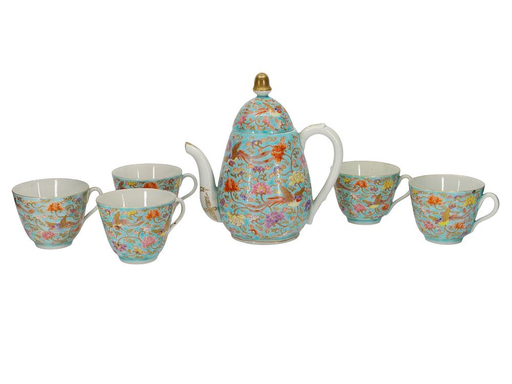 A CHINESE EXPORT HAND-PAINTED PORCELAIN TEA SET, CA. 1880. A hand-painted Chinese porcelain tea 