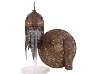 A FINE GROUP OF INDO-PERSIAN ARMOR WITH GOLD INLAY, 18/19 CC. Comprising a kula-khud helmet, a 