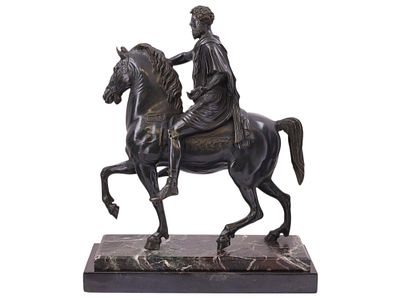 A BRONZE EQUESTRIAN FIGURE OF MARCUS AURELIUS, GRAND TOUR STYLE, LATE 19TH CENTURY. The bronze 