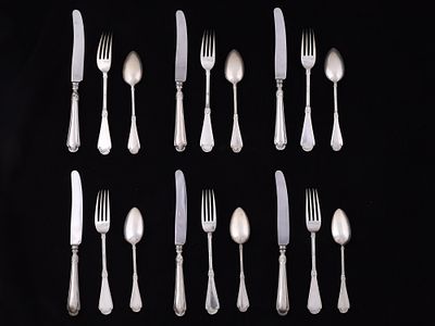 A LOT OF EIGHTEEN FABERG&Eacute; RUSSIAN SILVER FLATWARE PIECES, MOSCOW, CIRCA 1900. Comprising six 