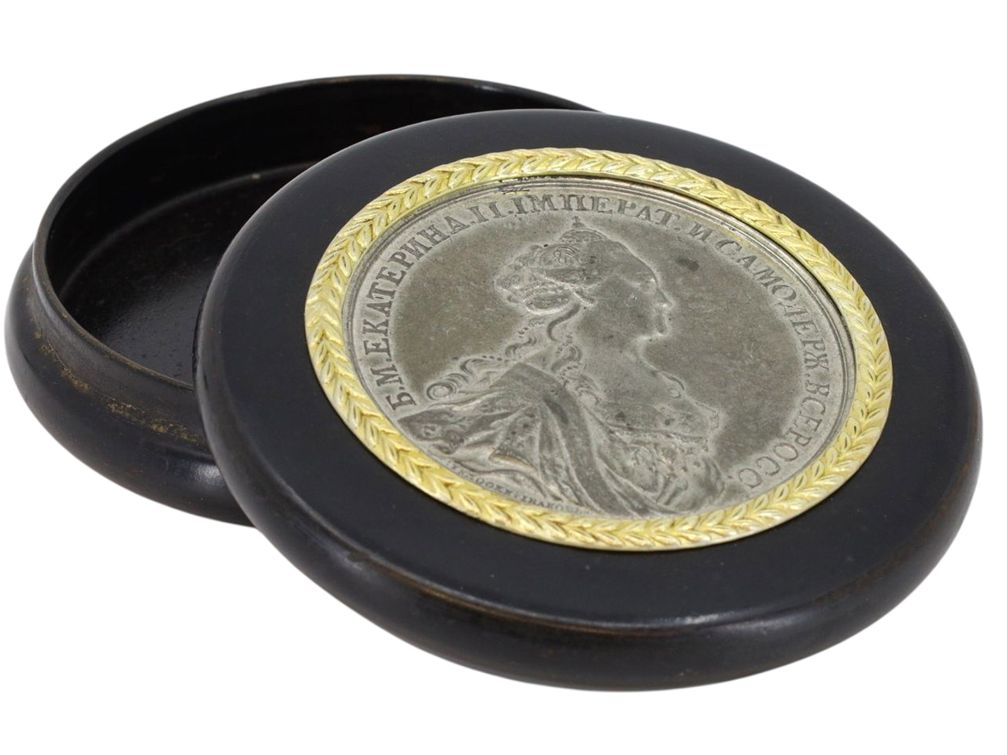 A RUSSIAN PAPIER-MACHE PRESENTATION BOX WITH A MEDAL OF CATHERINE THE GREAT, 1768