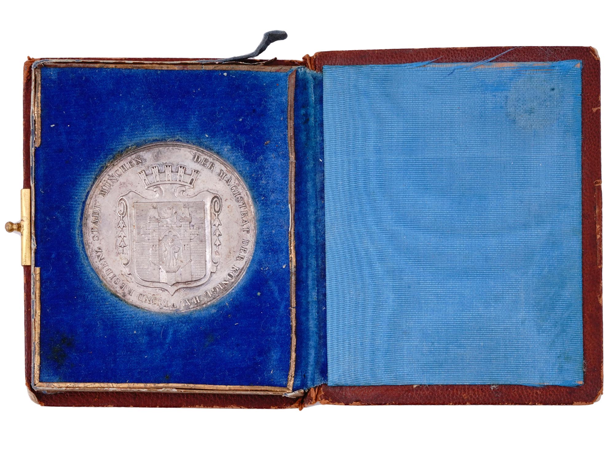 A CASED 1895 MUNICH LONG SERVICE TABLE MEDAL IN SILVER