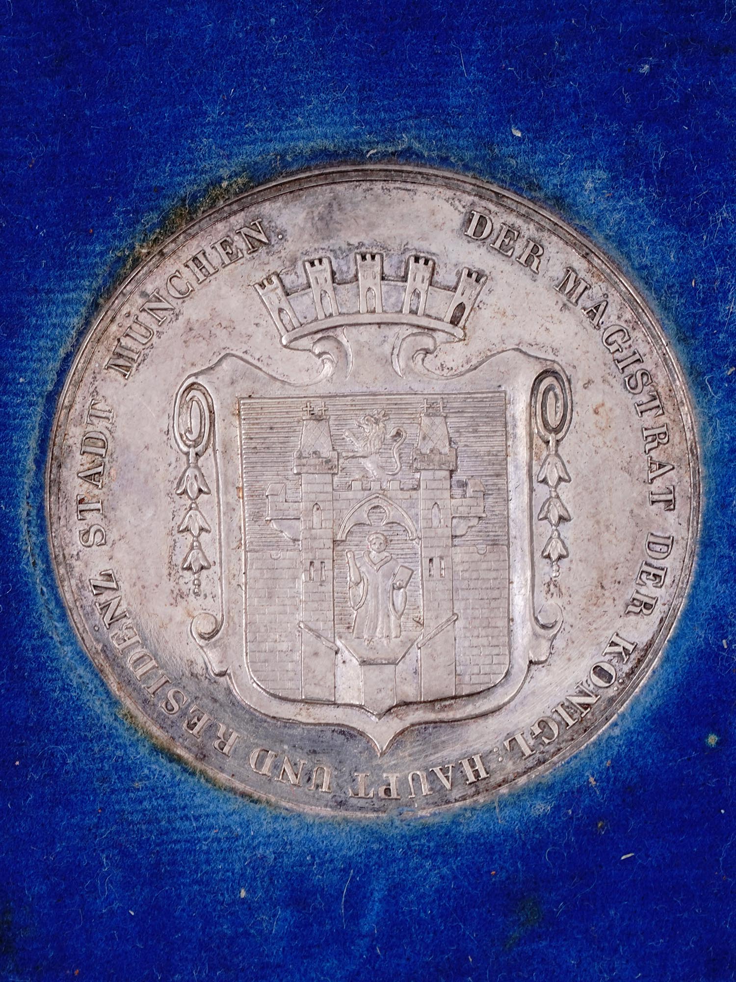 A CASED 1895 MUNICH LONG SERVICE TABLE MEDAL IN SILVER