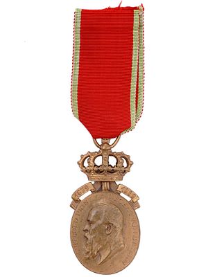 A PRINCE REGENT LUITPOLD OF BAVARIA MEDAL WITH CROWN, 1909. Prince Regent Luitpold of Bavaria 