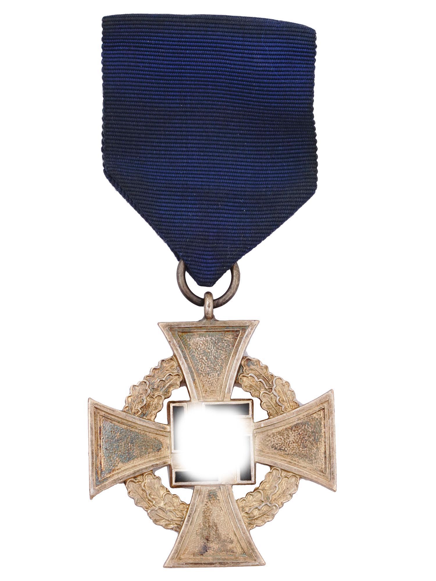 A WW2 GERMAN CIVIL SERVANT LONG SERVICE MEDAL IN GOLD ON ORIGINAL RIBBON