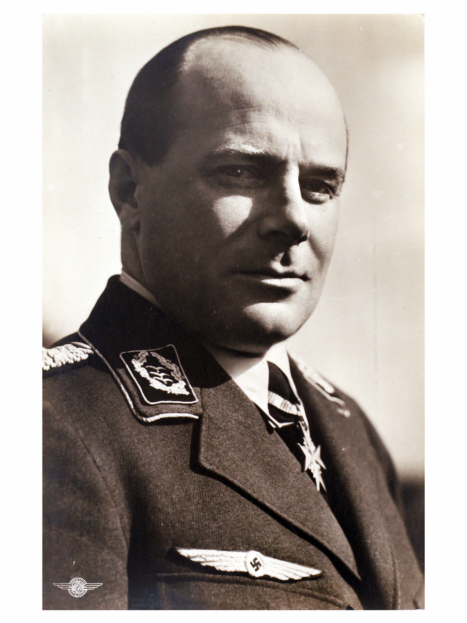 A GERMAN 3RD REICH DLV BULLION PILOT’S BADGE ACCOMPANIED WITH ERNST UDET PHOTO / POSTCARD