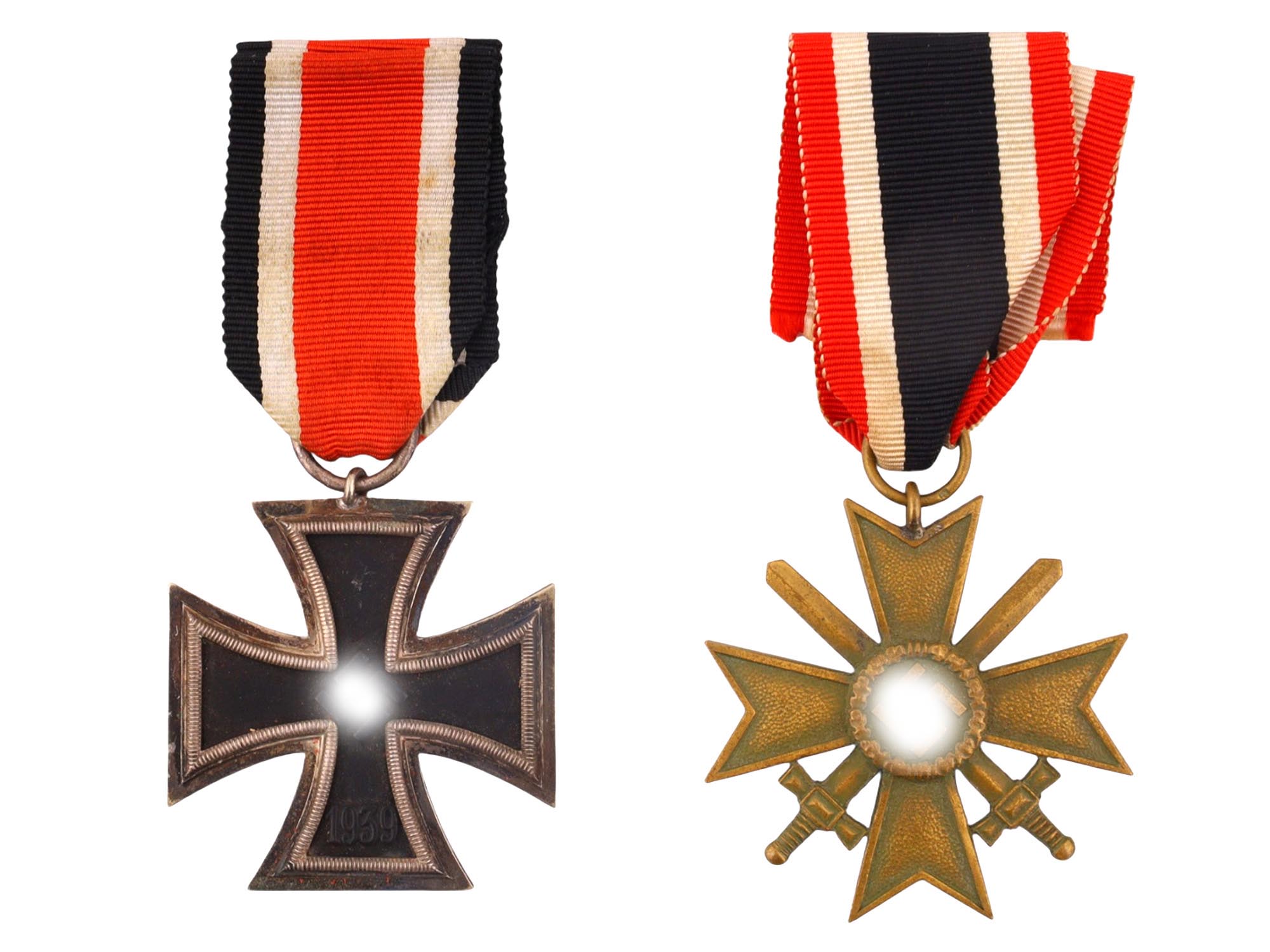 A WWII GERMAN KRIEGSMARINE GROUPING WITH SOLDBUCH AND DECORATIONS