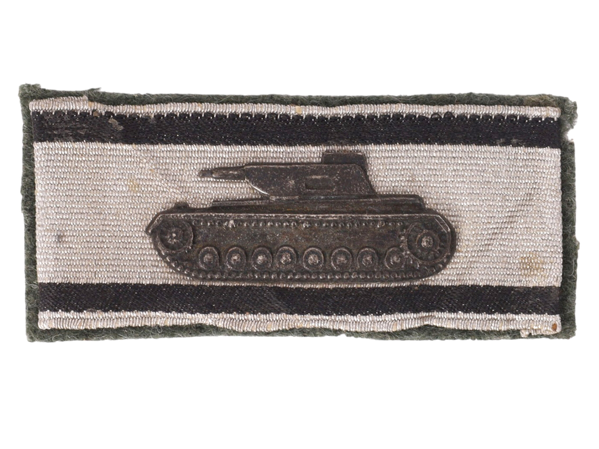 A WW2 GERMAN TANK DESTRUCTION BADGE IN SILVER, C. 1942