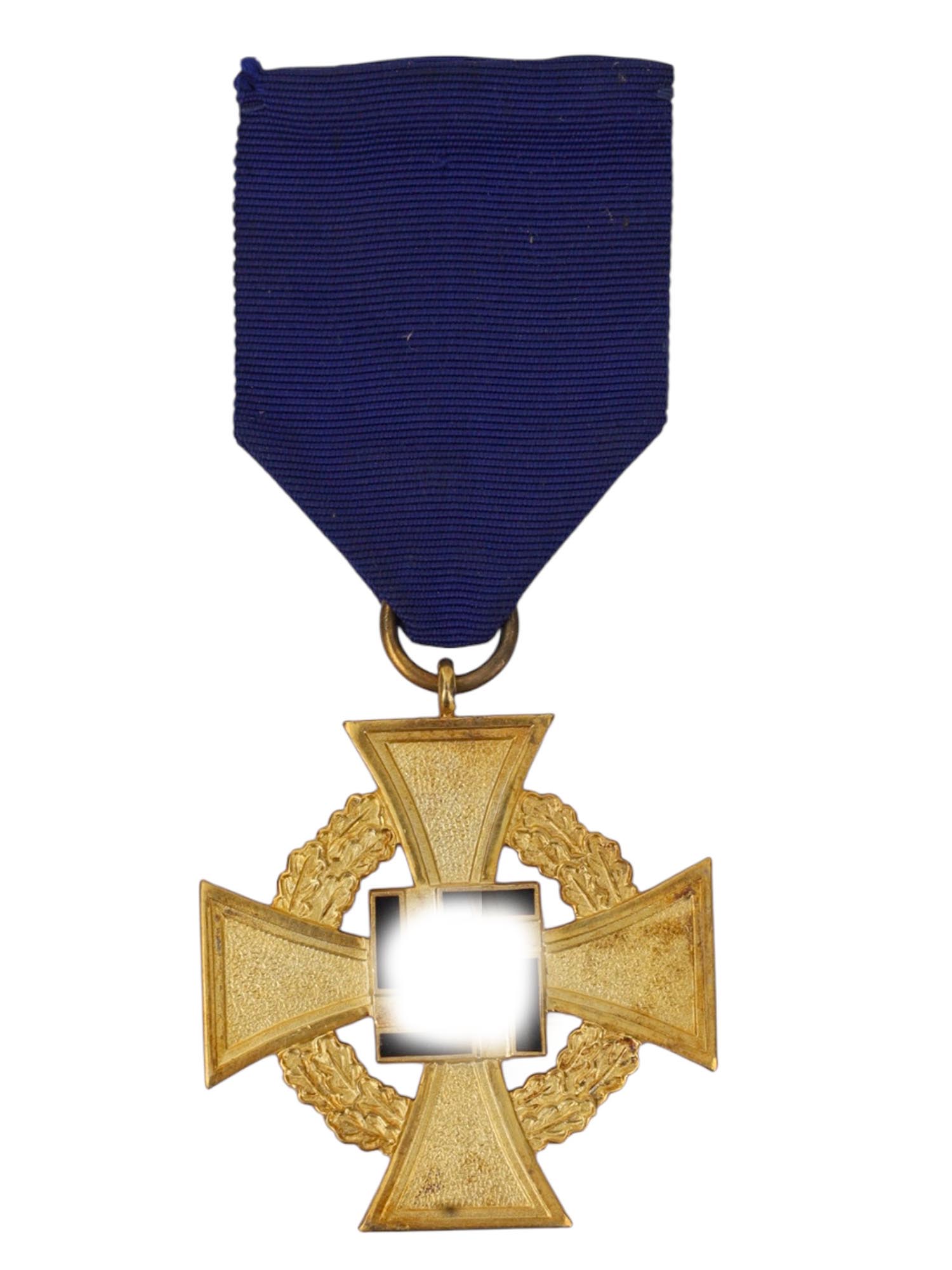 A GERMAN MOTHER'S CROSS IN GOLD (GOLDENES EHRENKREUZ DER DEUTSCHEN MUTTER), THIRD REICH