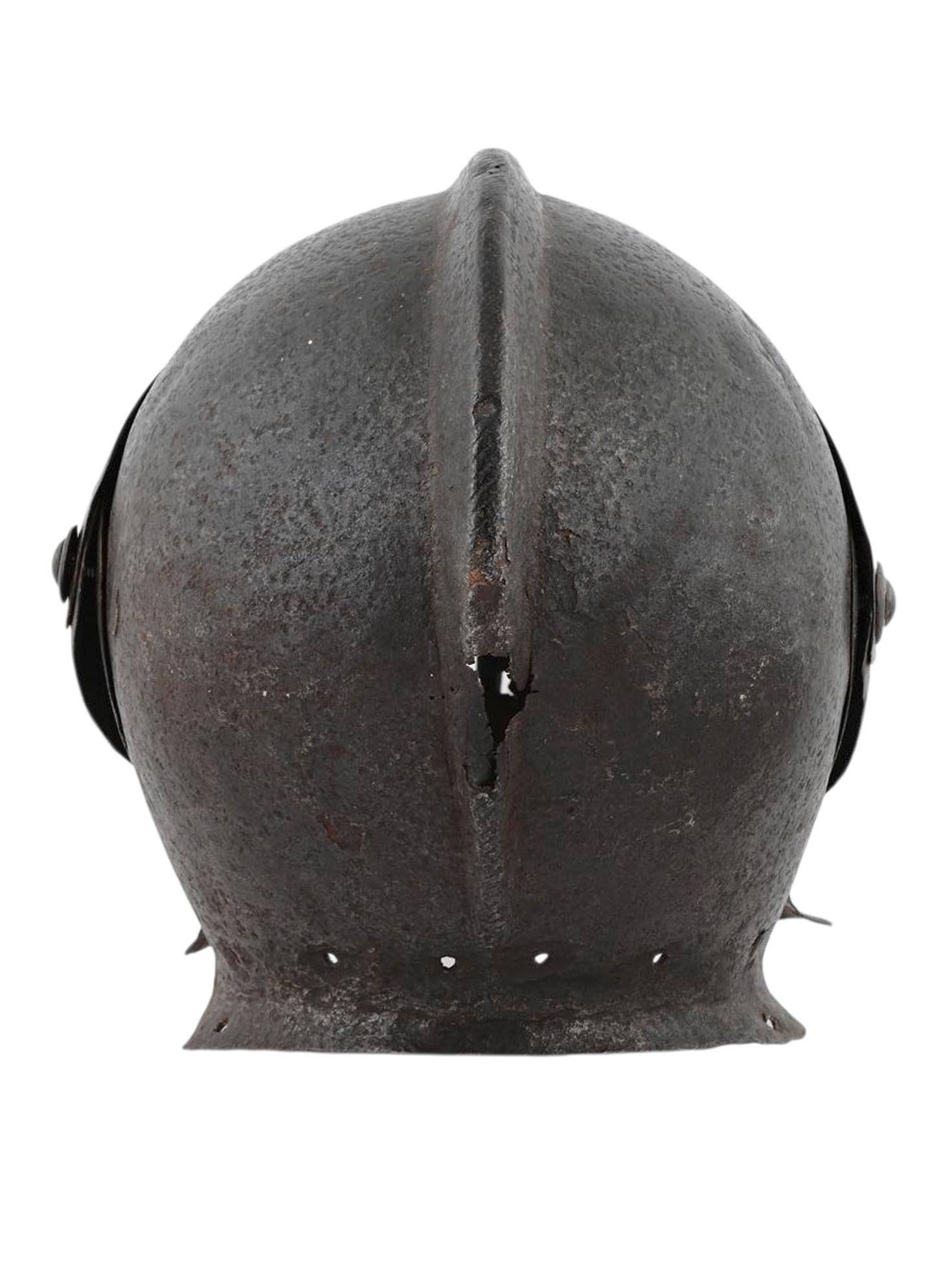 AN ITALIAN GIOCO DEL PONTE CLOSED HELMET, PISA, 17TH CENTURY