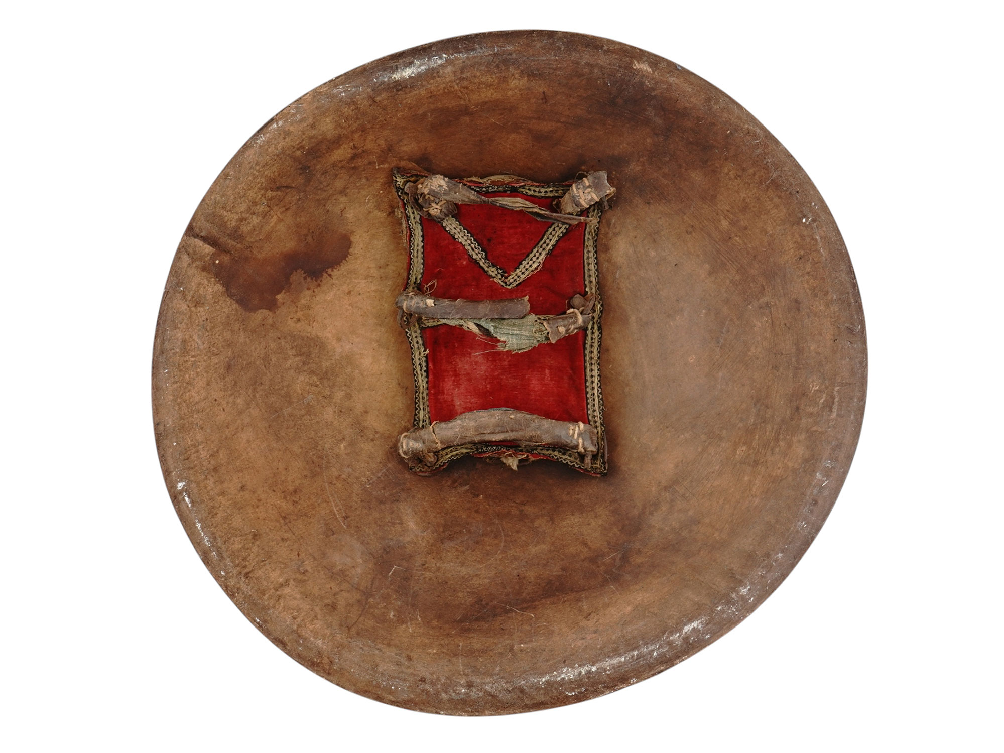 A 19TH CENTURY MUGHAL STYLE DHAL SHIELD, LEATHER AND BRONZE BOSS