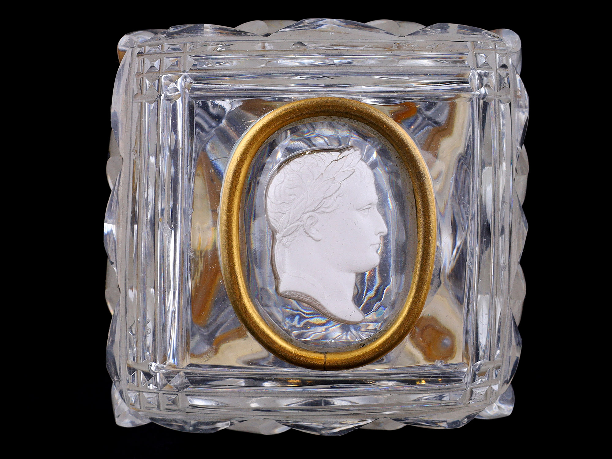 A FRENCH EMPIRE CRYSTAL BOX WITH CAMEO MEDALLION, 19TH CENTURY