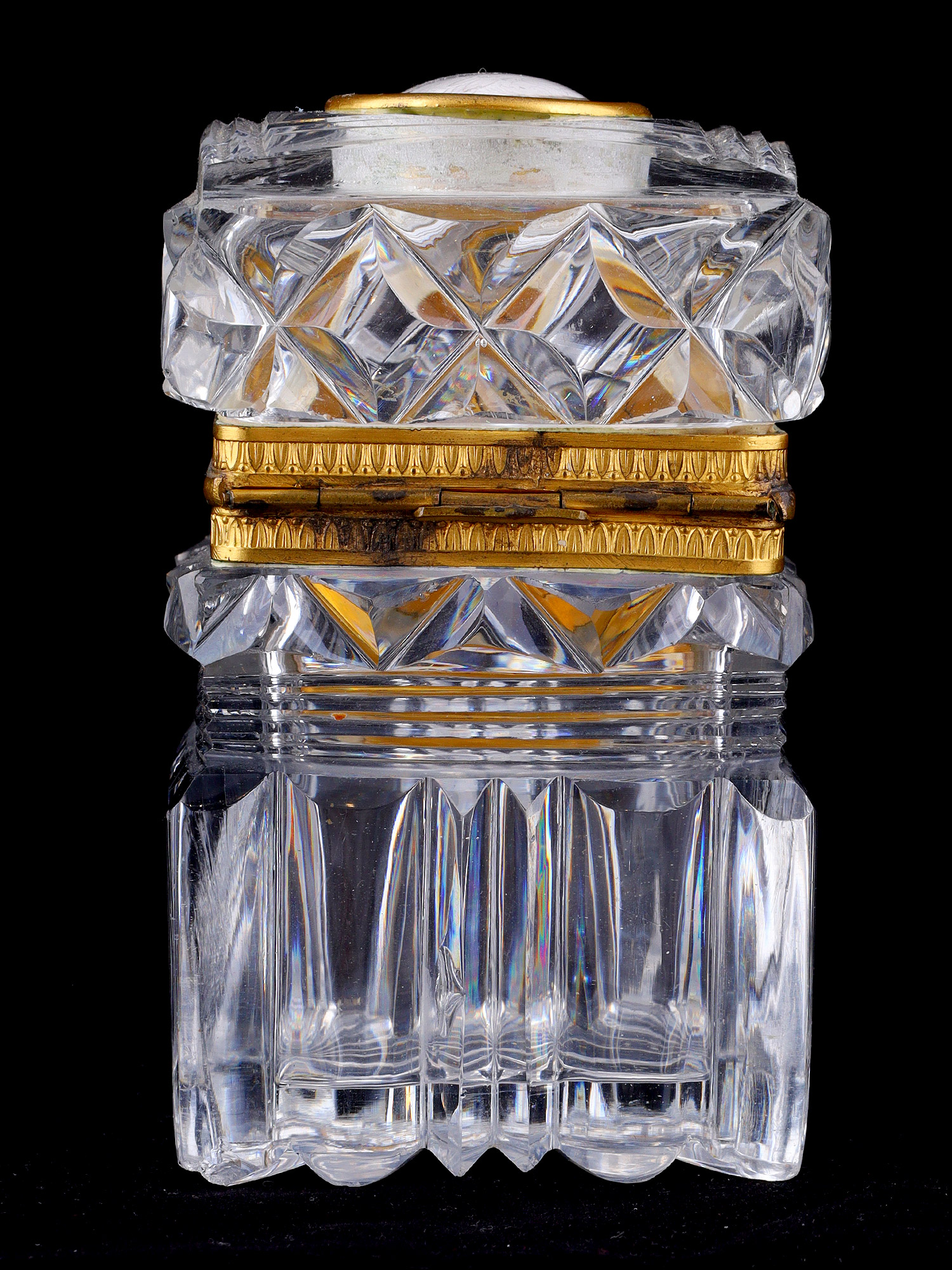 A FRENCH EMPIRE CRYSTAL BOX WITH CAMEO MEDALLION, 19TH CENTURY