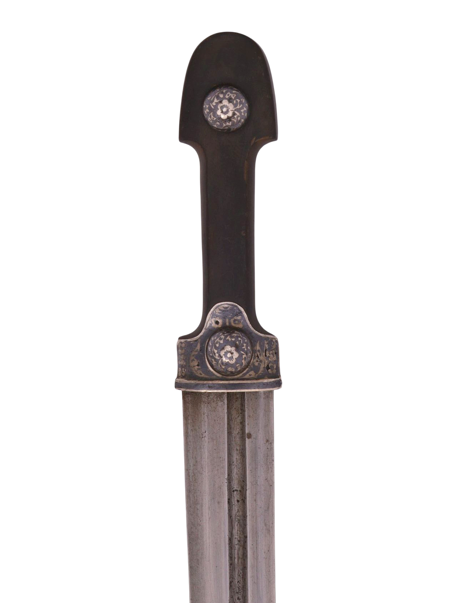 A CAUCASIAN DAGESTAN KINDJAL DAGGER WITH SILVER AND NIELLO MOUNTS