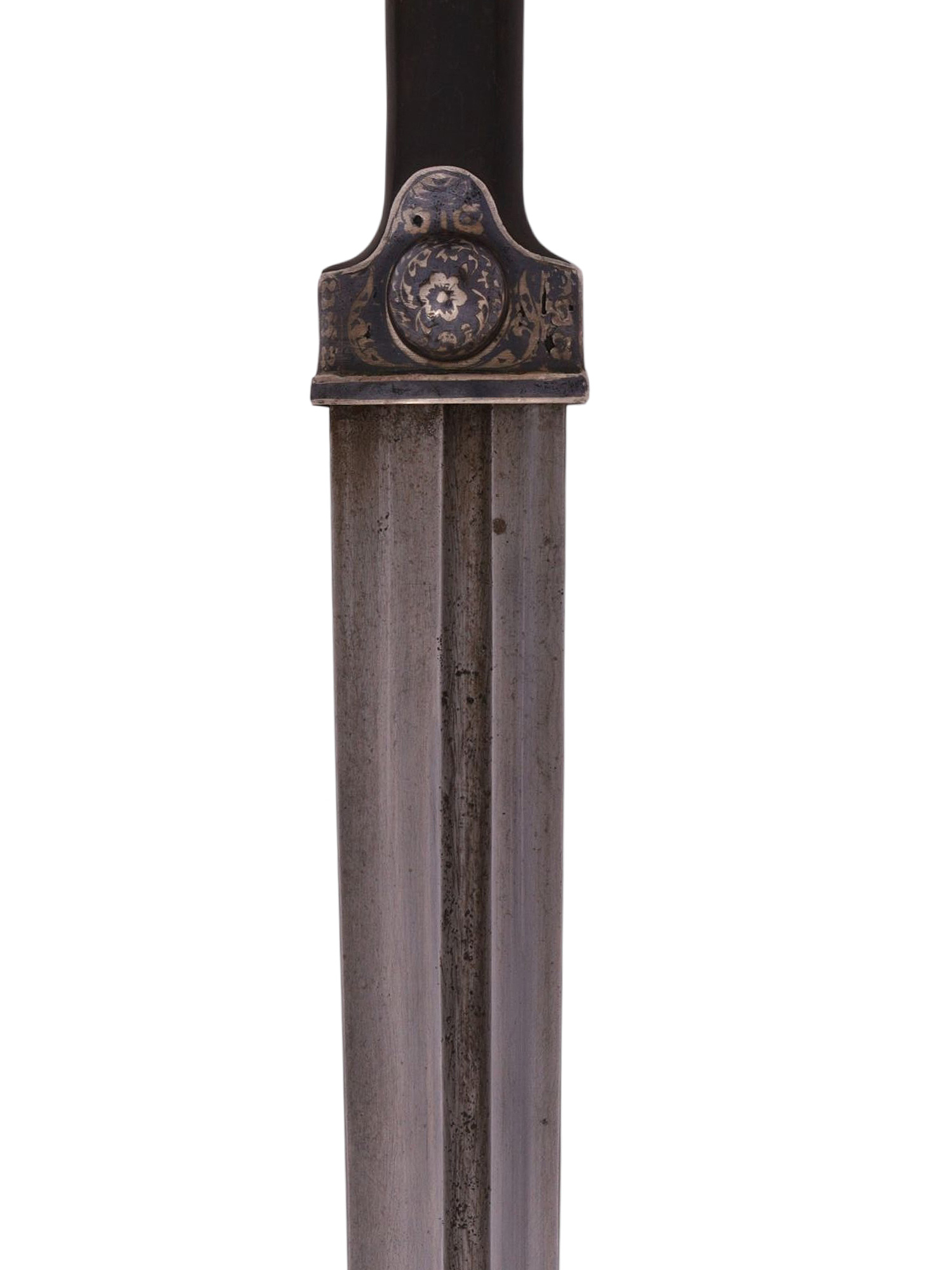 A CAUCASIAN DAGESTAN KINDJAL DAGGER WITH SILVER AND NIELLO MOUNTS
