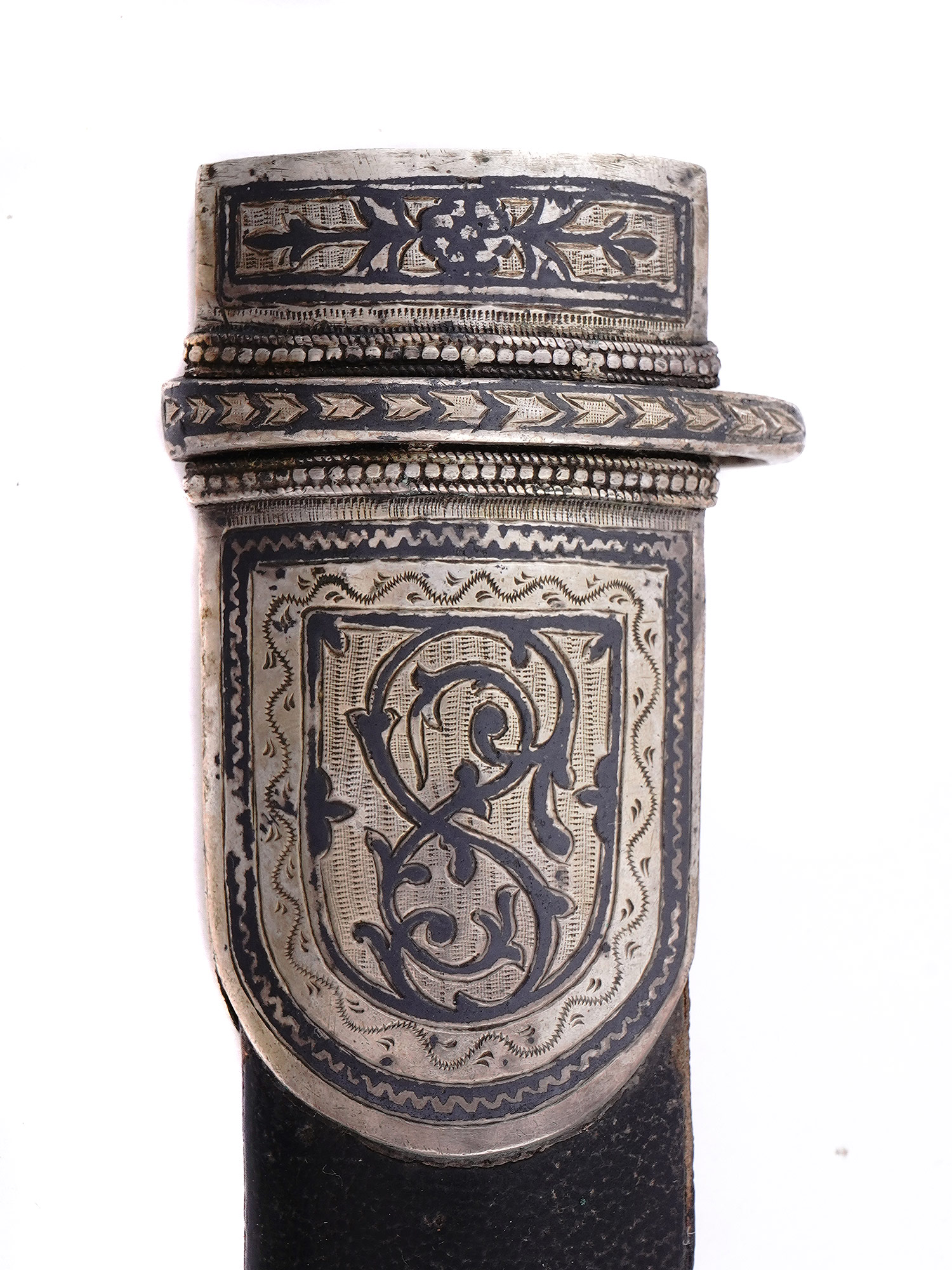 A CAUCASIAN SILVER MOUNTED KINDJAL DAGGER, 19TH/20TH CEN.