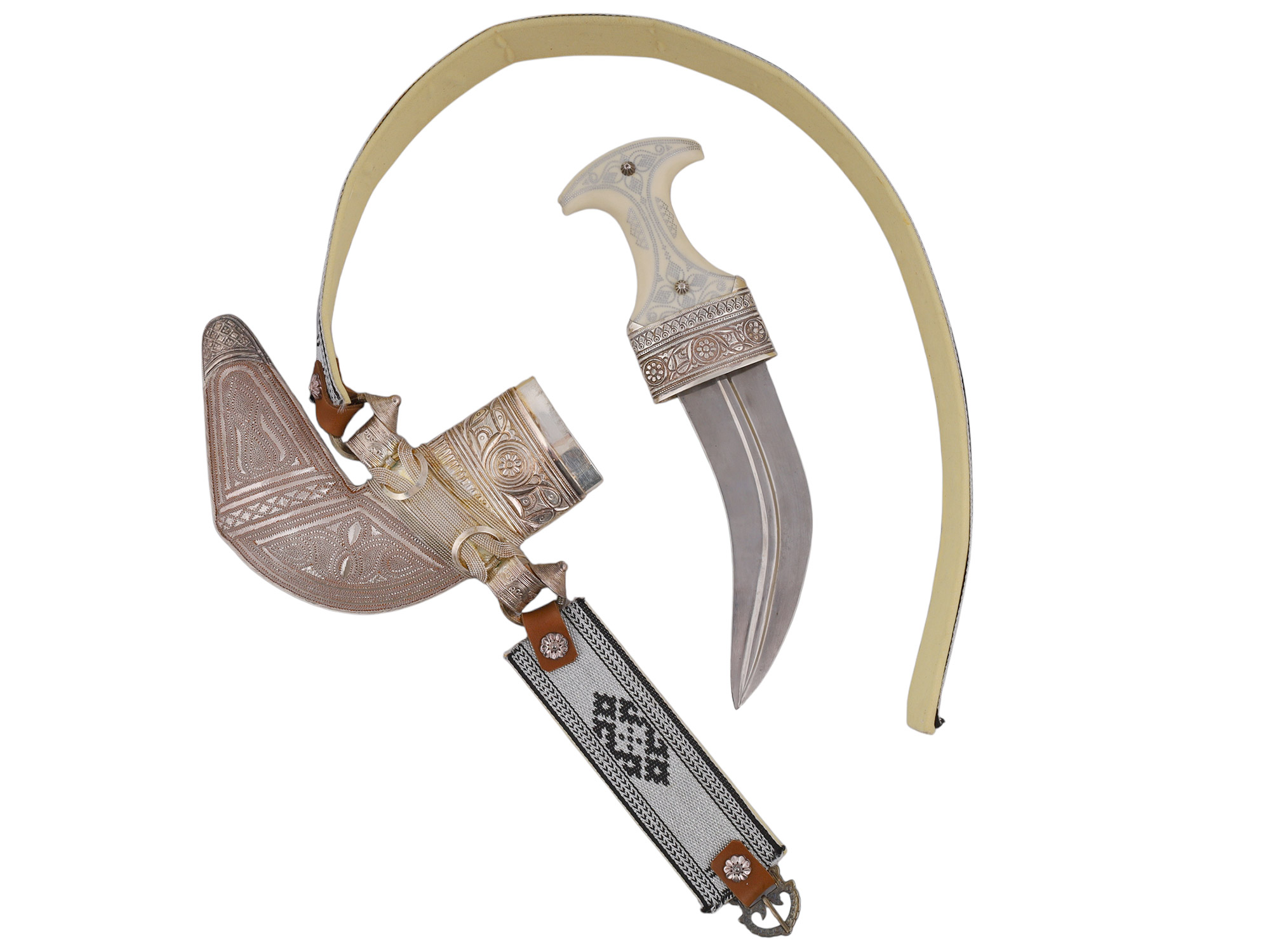 AN ARAB SILVER-MOUNTED JAMBIYA DAGGER PRESENTED TO THE PERMANENT MISSION OF FRANCE TO THE UNITED NATIONS, AUGUST 2009