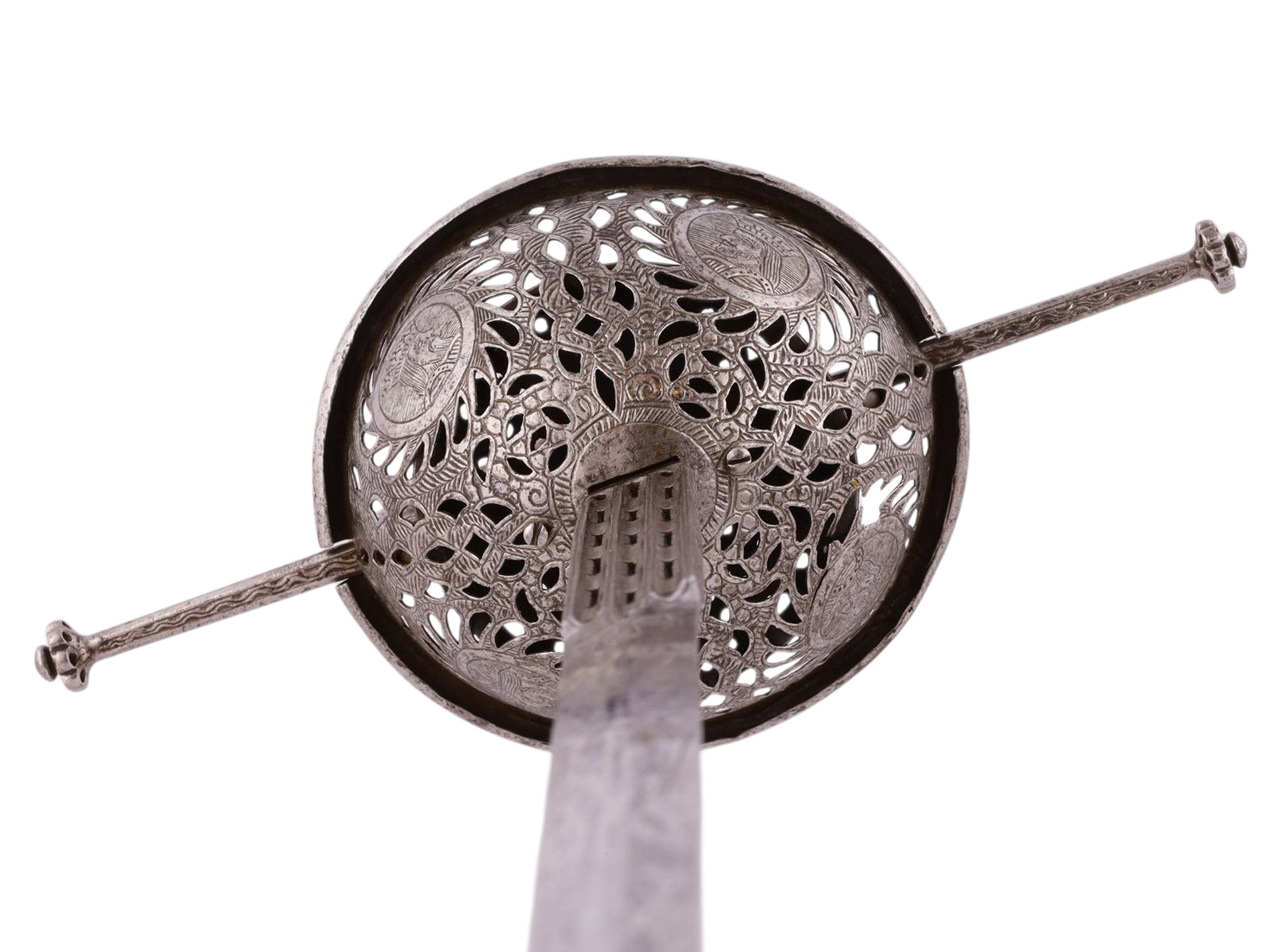 AN ENGRAVED SPANISH CUP-HILT TAZA RAPIER, CIRCA 17TH CENTURY