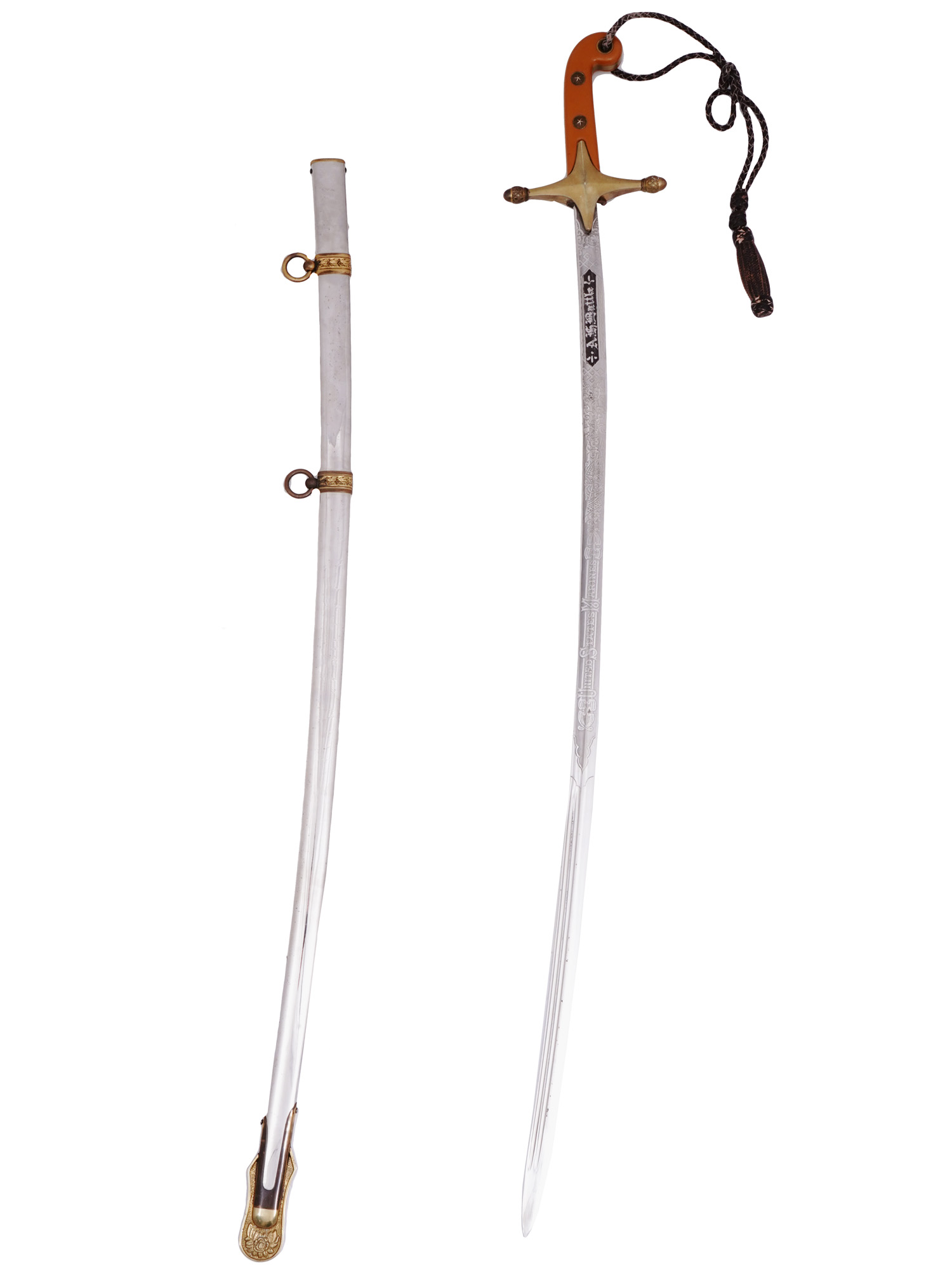 A US MARINE PARADE SWORD WITH LEATHER CARRYING CASE,