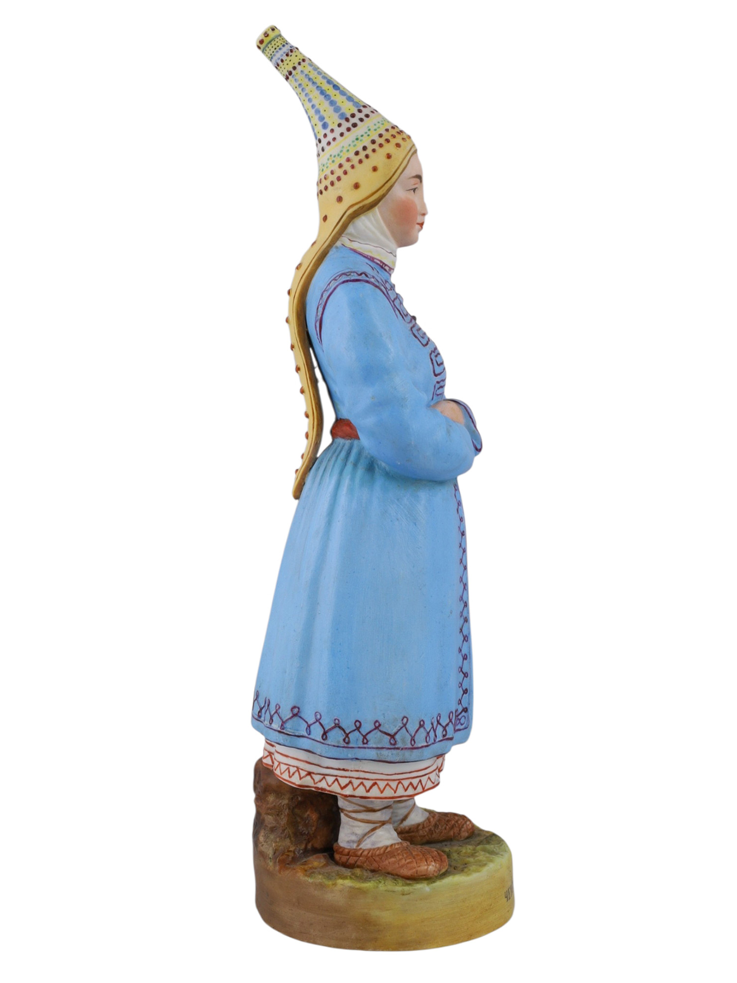 A RUSSIAN GARDNER PORCELAIN FIGURE OF A CHEREMIS (MARI) WOMAN, 19TH CEN.