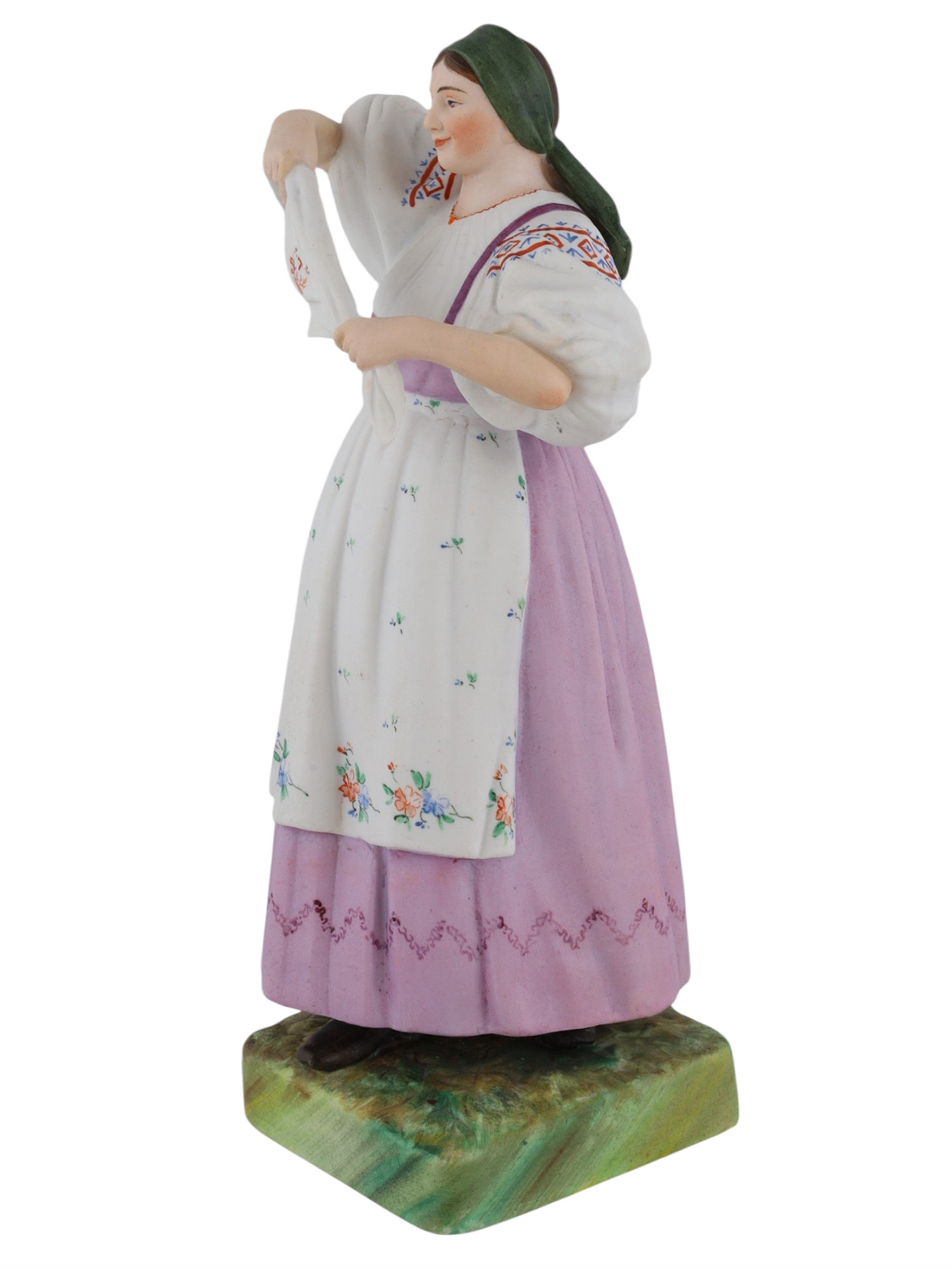 A RUSSIAN KUSNETSOV PORCELAIN FIGURE OF A WOMAN, 19TH CENTURY