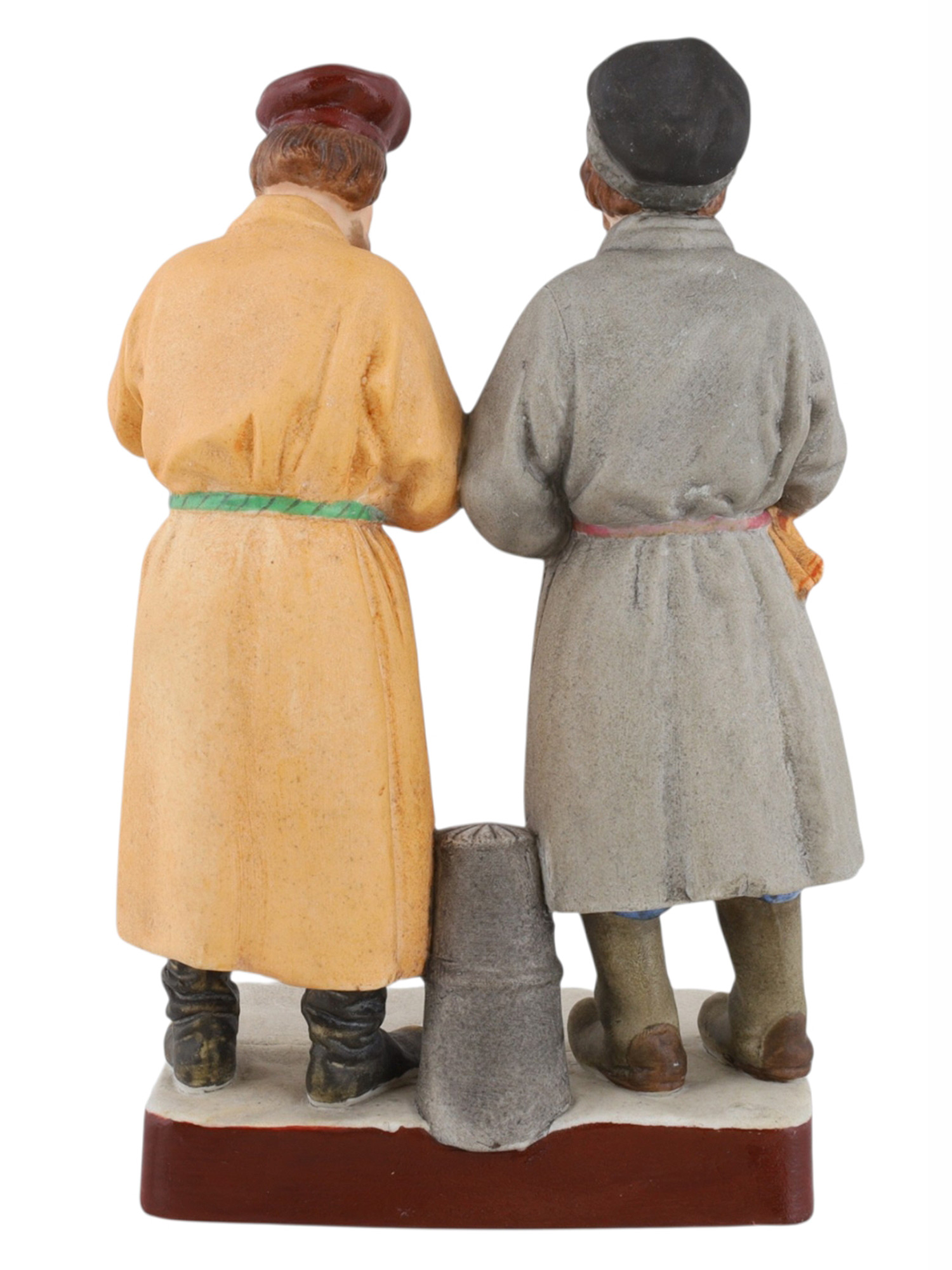 A RUSSIAN GARDENER PORCELAIN FIGURAL GROUP OF TWO PEASANT MEN, 19TH CENTURY