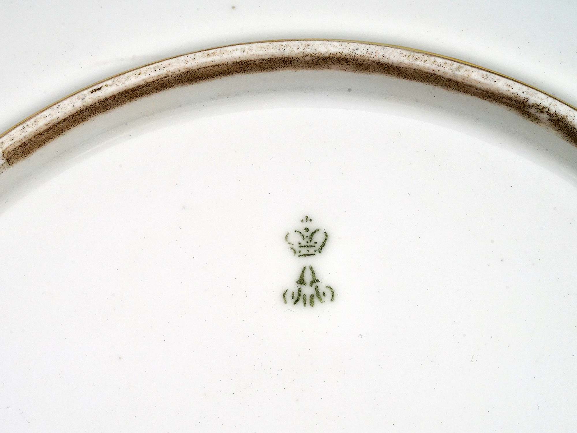 A RUSSIAN PORCELAIN PLATE FROM THE GURIEV SERVICE, IMPERIAL PORCELAIN FACTORY, 1855-1881