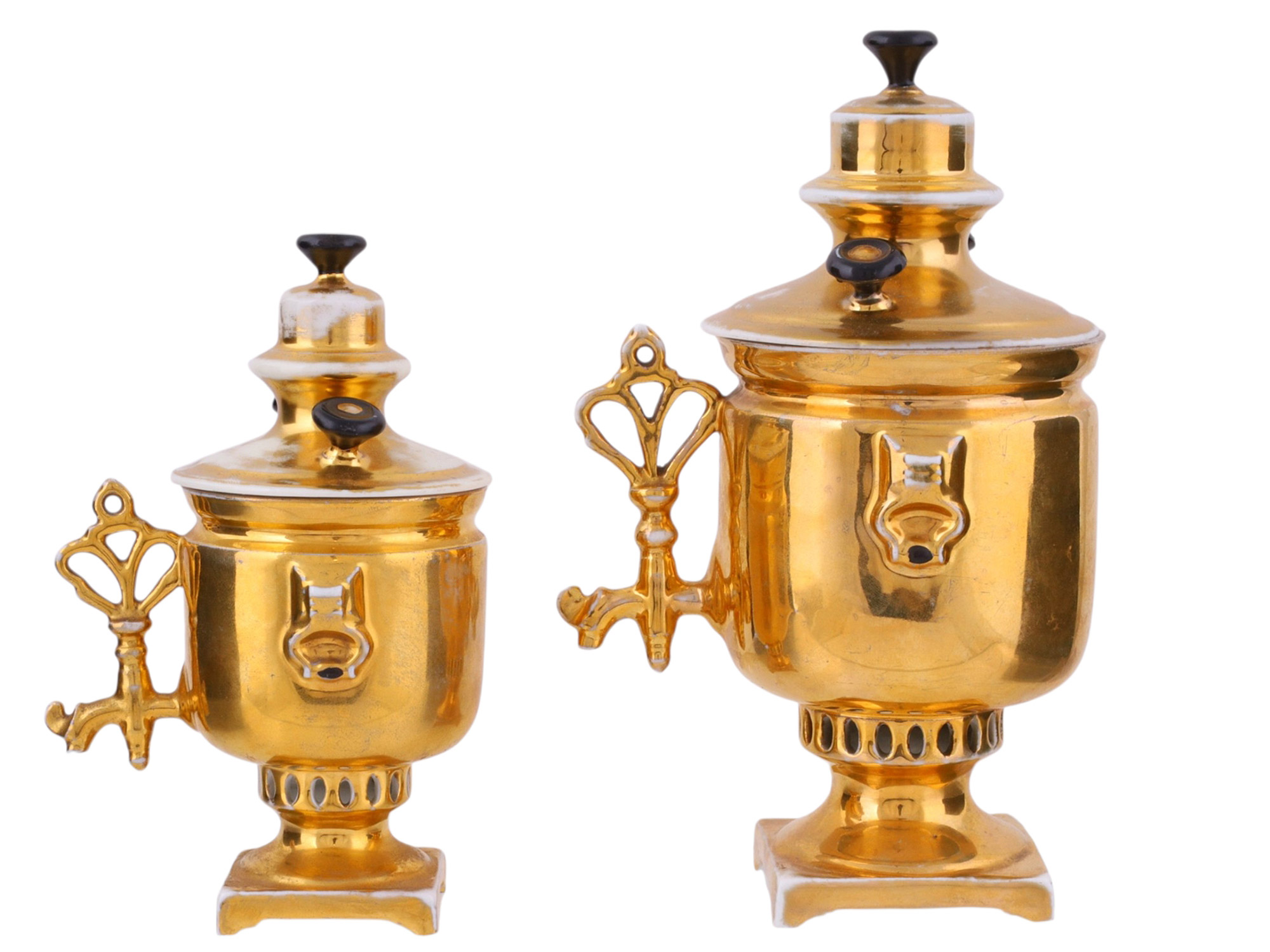 TWO RUSSIAN PORCELAIN MINIATURE SAMOVARS BY THE KUZNETSOV FACTORY, EARLY 20TH CENTURY