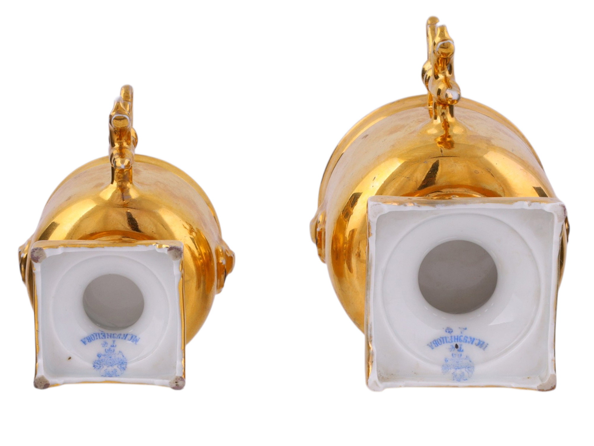 TWO RUSSIAN PORCELAIN MINIATURE SAMOVARS BY THE KUZNETSOV FACTORY, EARLY 20TH CENTURY