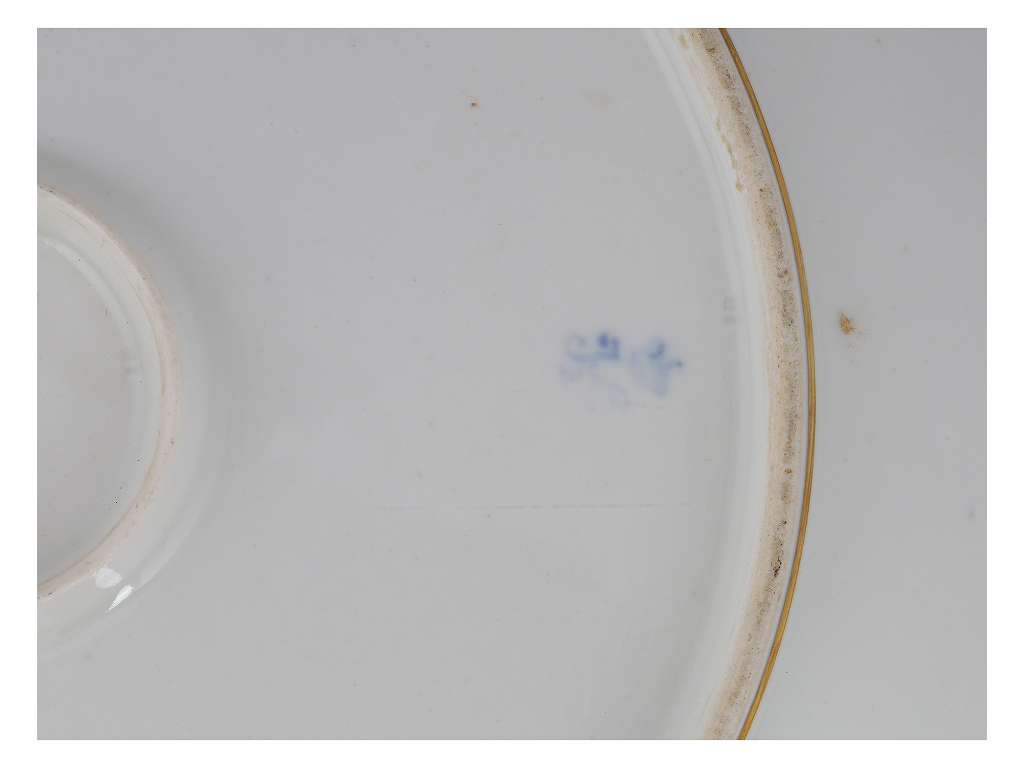 A LARGE RUSSIAN PORCELAIN CHARGER FROM THE BABIGON SERVICE BY THE IMPERIAL PORCELAIN FACTORY, ST. PETERSBURG, PERIOD OF NICHOLAS I, CIRCA 18