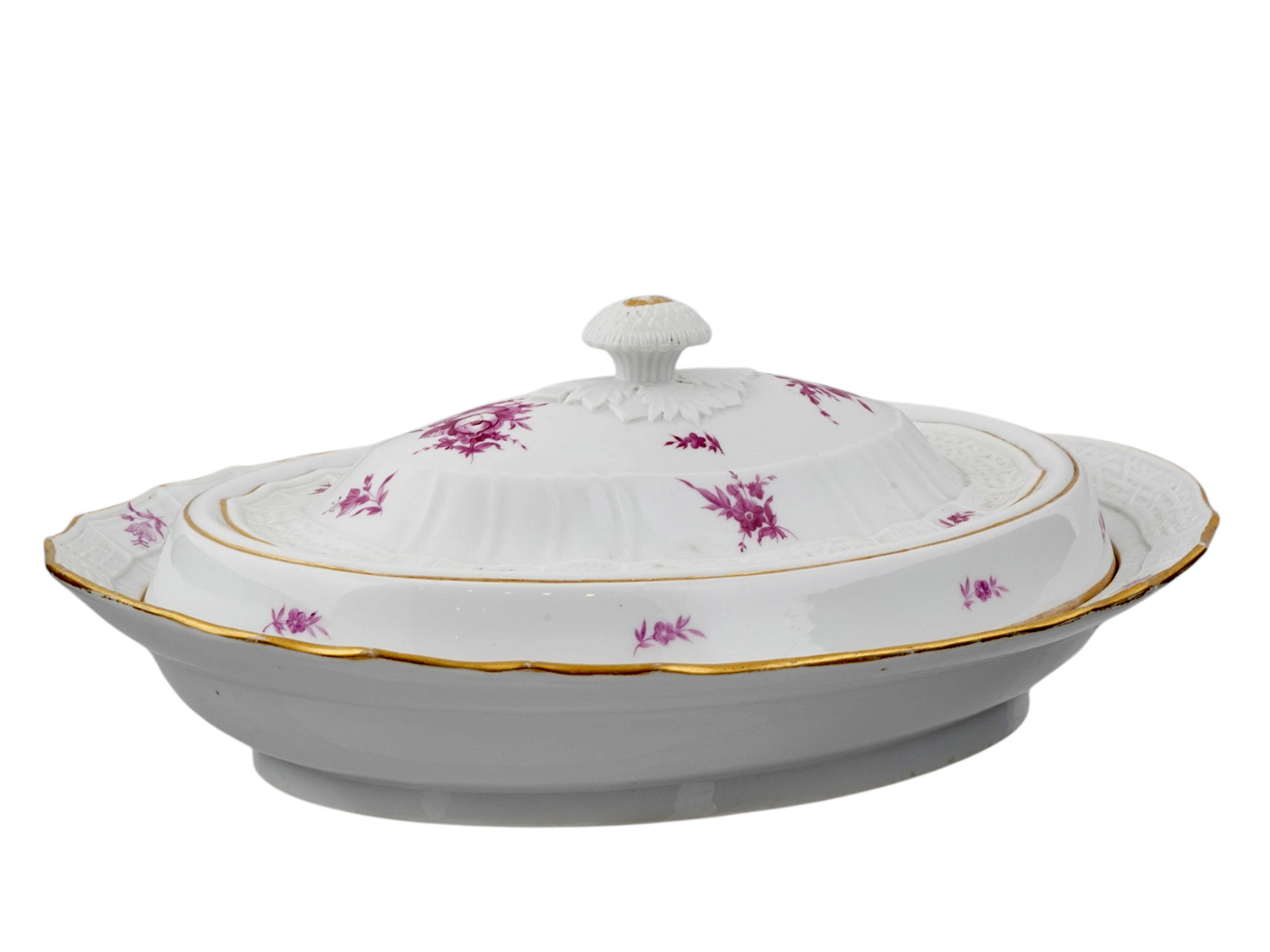 A RARE RUSSIAN PORCELAIN LIDDED GRAVY BOWL, REIGN OF NICHOLAS I