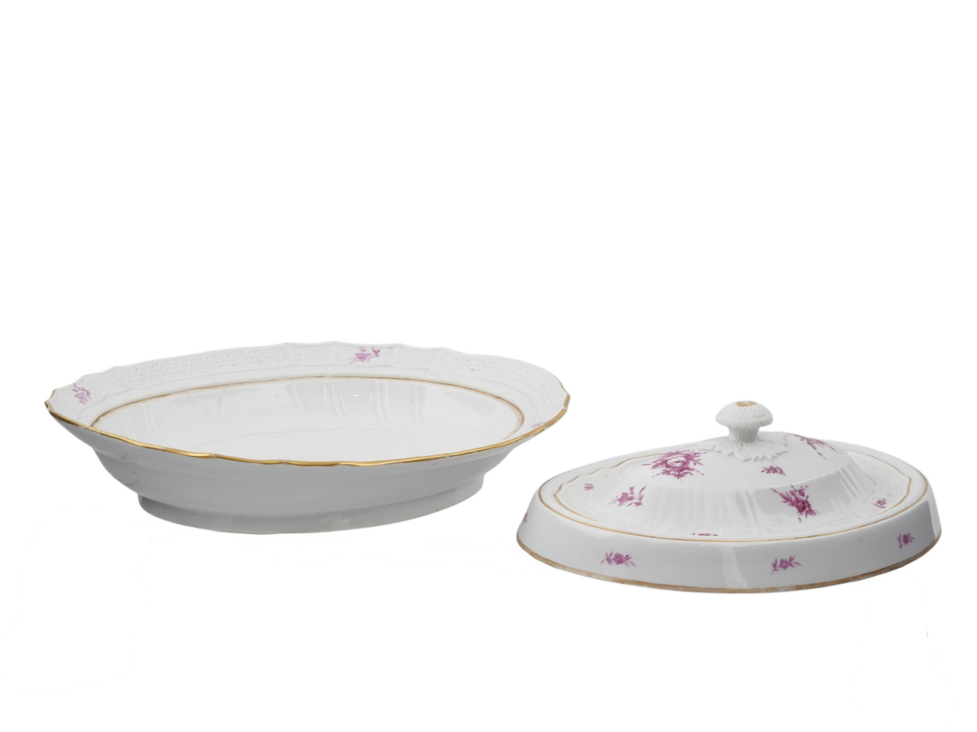 A RARE RUSSIAN PORCELAIN LIDDED GRAVY BOWL, REIGN OF NICHOLAS I