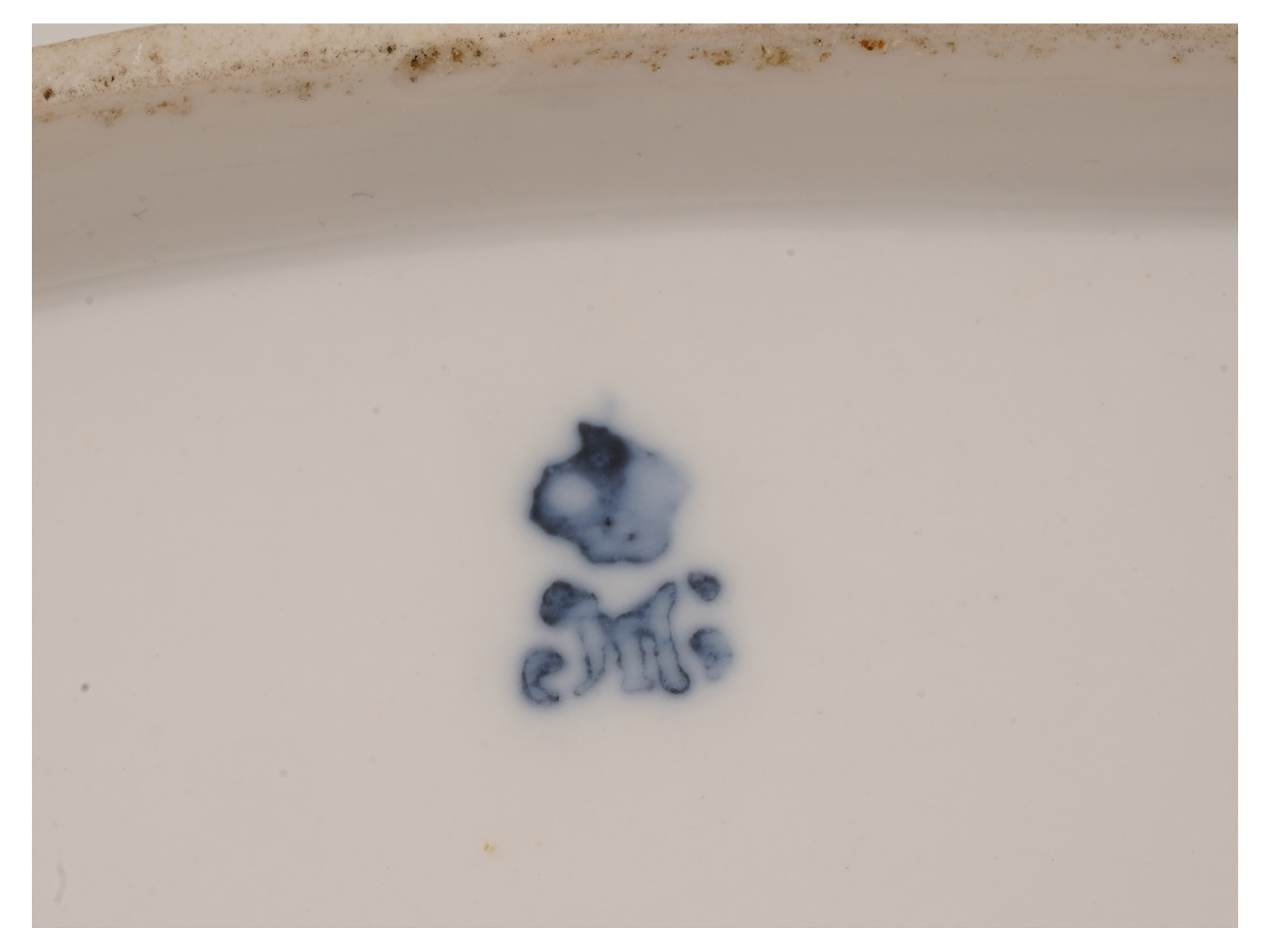 A RARE RUSSIAN PORCELAIN LIDDED GRAVY BOWL, REIGN OF NICHOLAS I