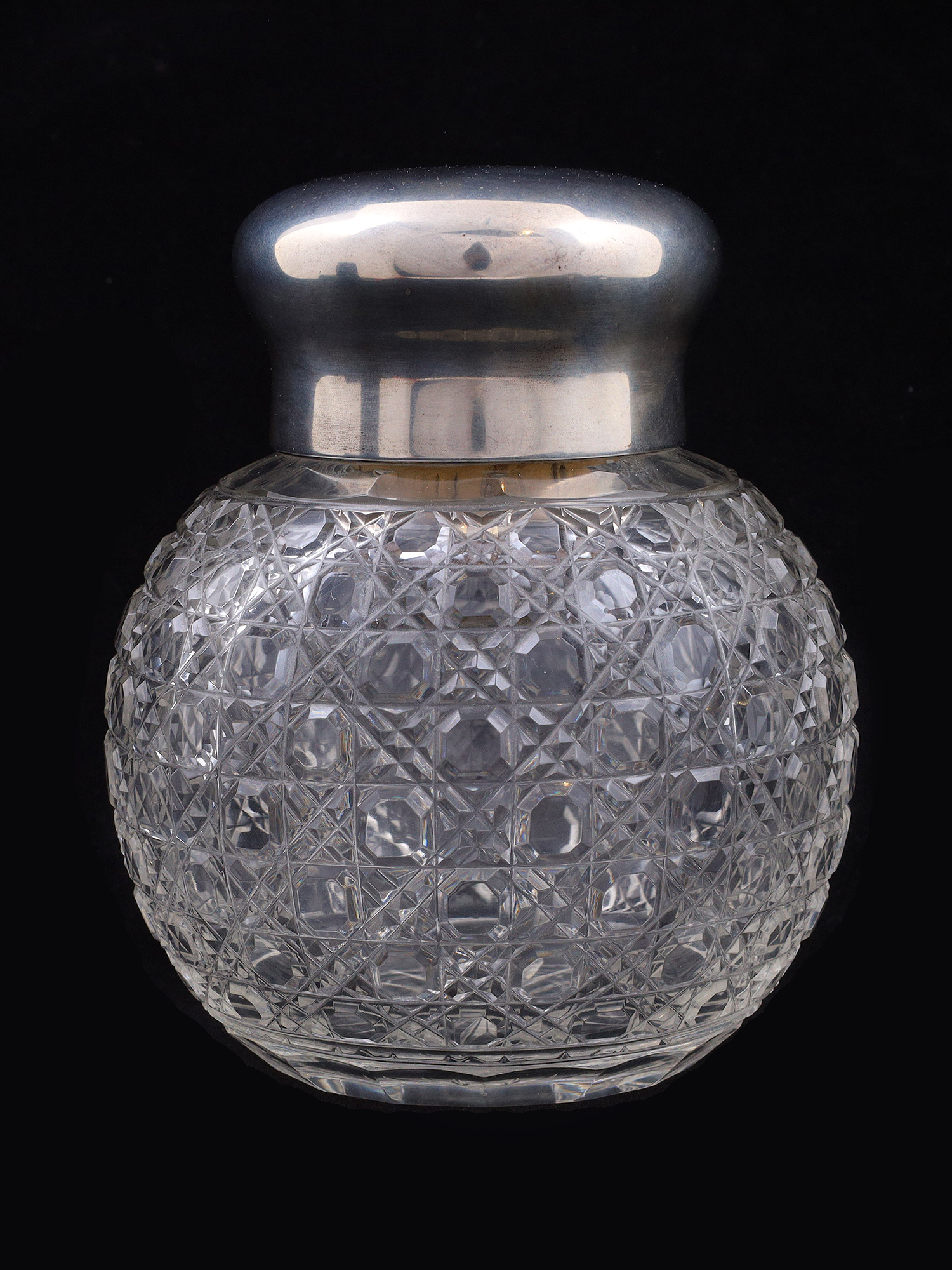 A LARGE FABERGE CUT-GLASS TEA CADDY, 1882-1899
