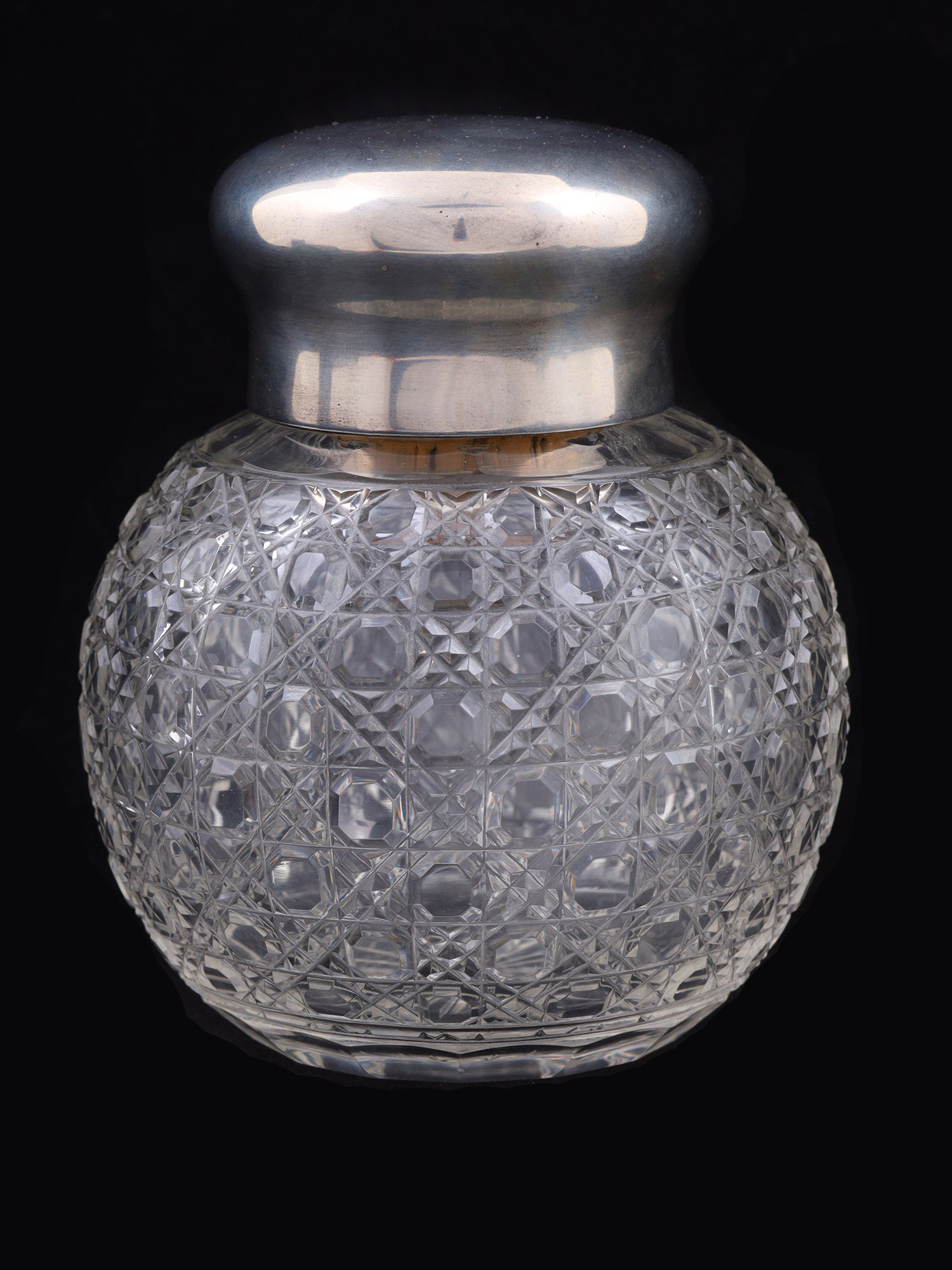 A LARGE FABERGE CUT-GLASS TEA CADDY, 1882-1899