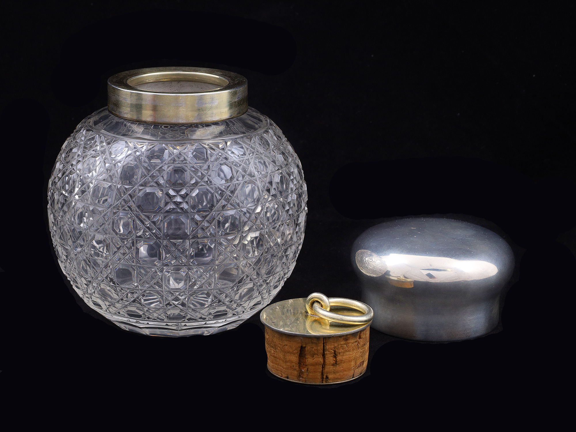 A LARGE FABERGE CUT-GLASS TEA CADDY, 1882-1899