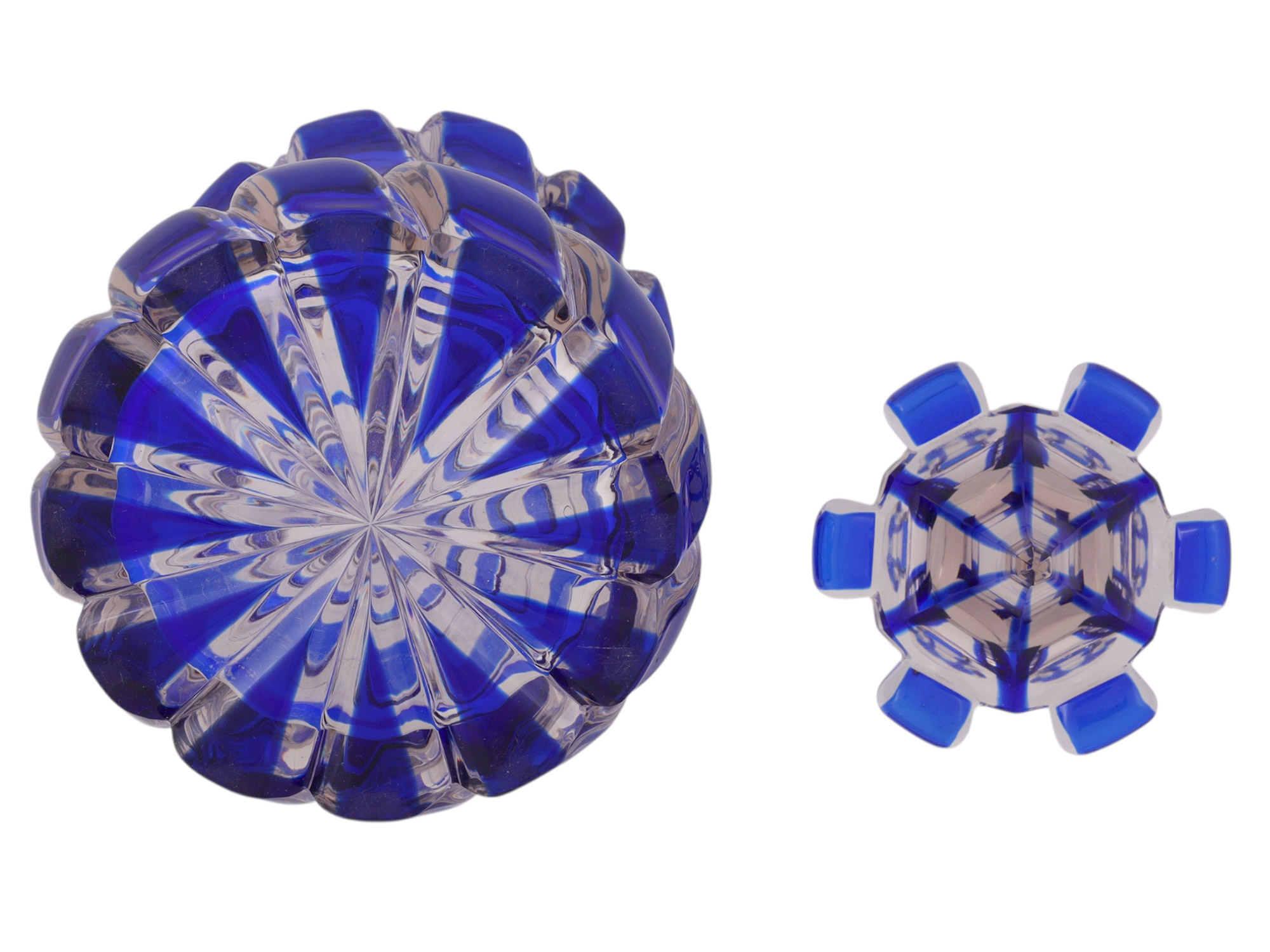 A RUSSIAN CUT-GLASS DECANTER AND STOPPER, IMPERIAL GLASS FACTORY, ST PETERSBURG, LATE 18TH–EARLY 19TH CENTURY