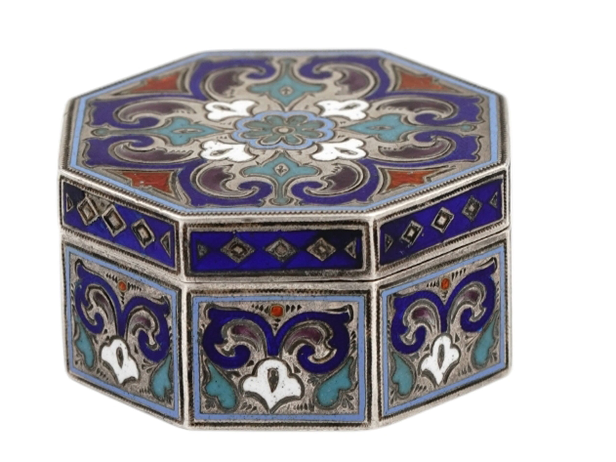 A RUSSIAN SILVER AND ENAMEL PILL BOX BY KLINGERT, 1882-1899