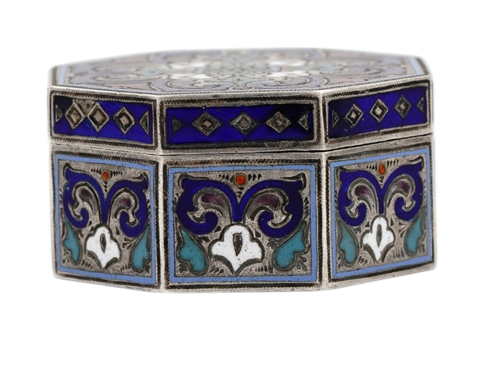 A RUSSIAN SILVER AND ENAMEL PILL BOX BY KLINGERT, 1882-1899