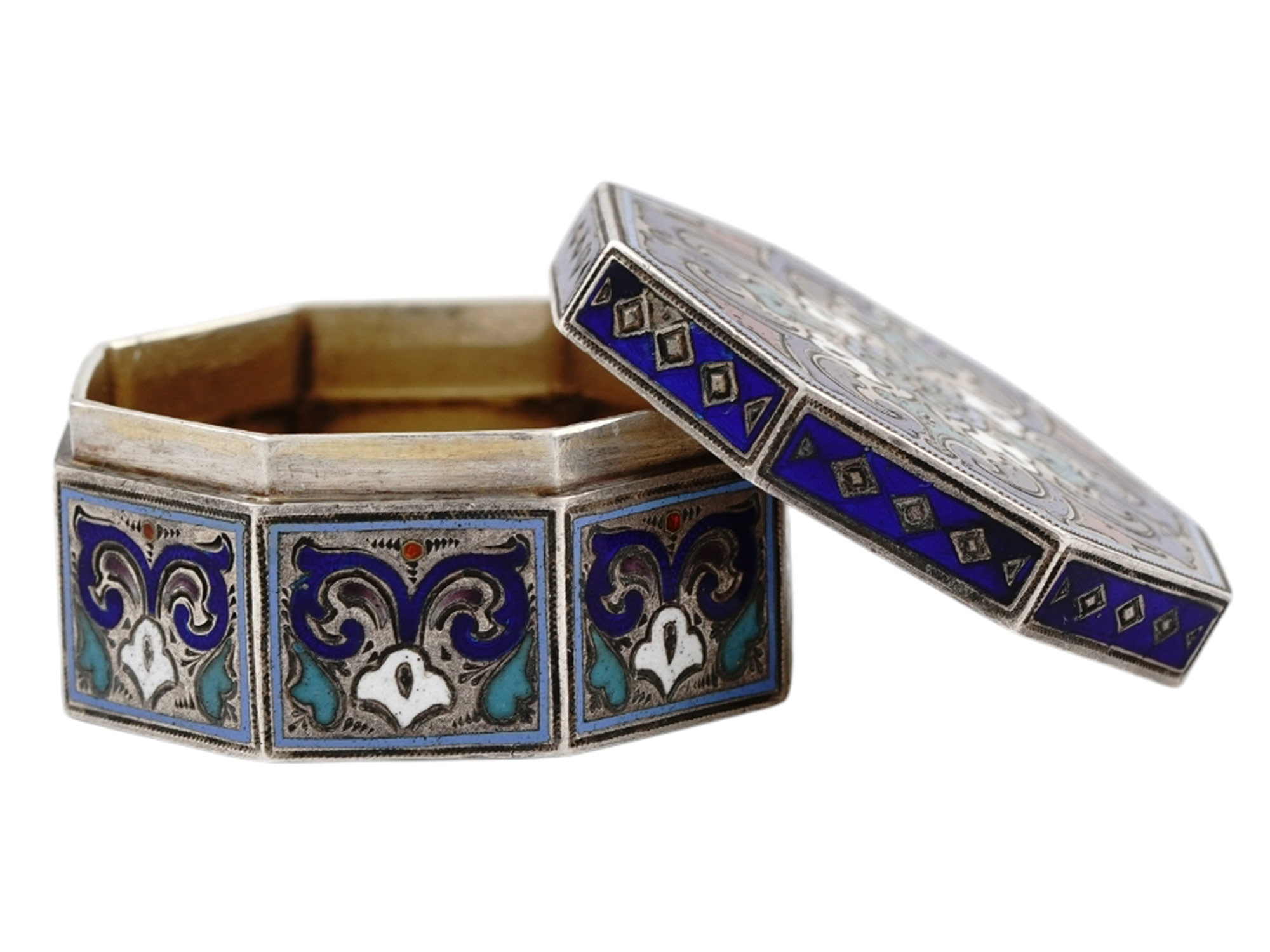 A RUSSIAN SILVER AND ENAMEL PILL BOX BY KLINGERT, 1882-1899