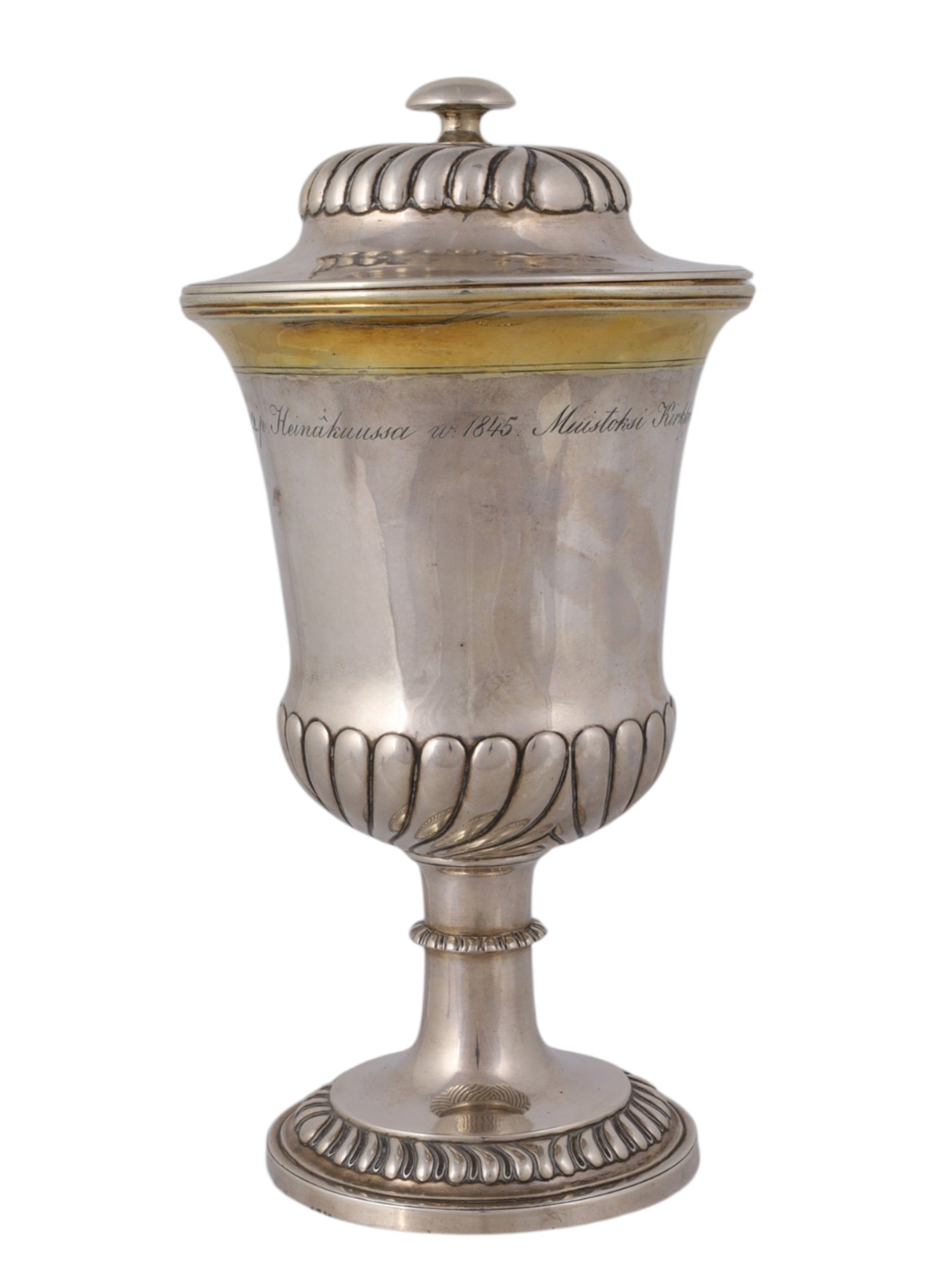 A RUSSIAN PARCEL-GILT SILVER PRESENTATION CUP AND COVER HENRIK AUGUST LANG FOR NICHOLLS & PLINCKE, ST PETERSBURG, 1845